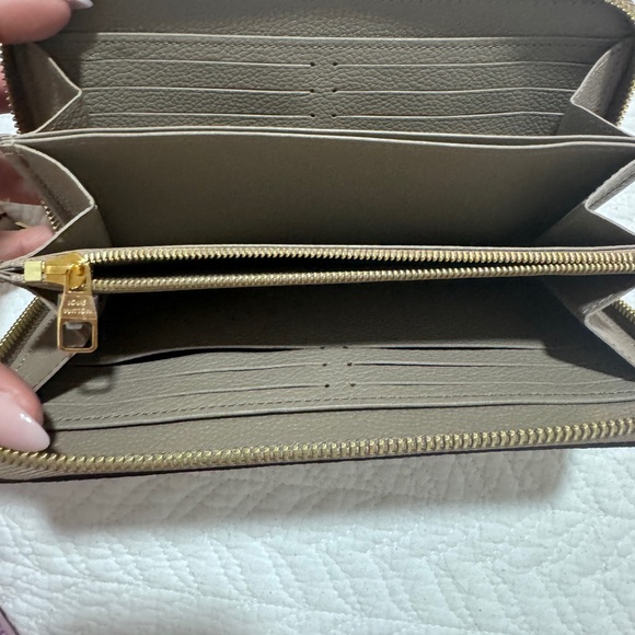 Louis Vuitton - Zippy Wallet Turtledove - M69034 - Picture 8 of 14